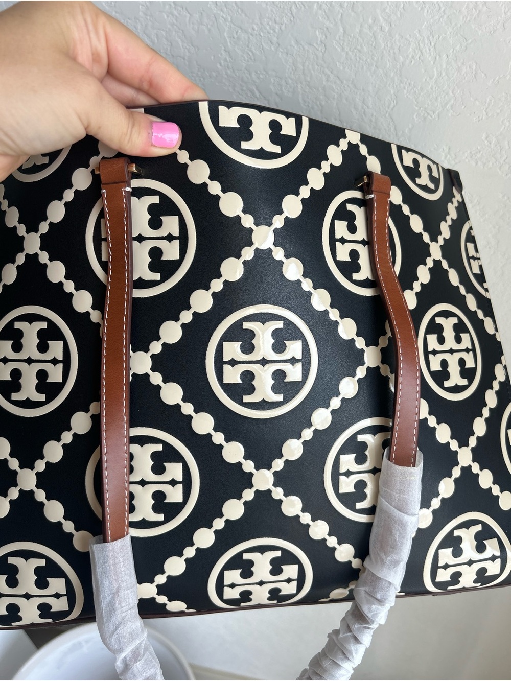 New! Tory Burch T Monogram Embossed Contrast Cream & Black Logo Leather Tote Bag - Picture 8 of 12
